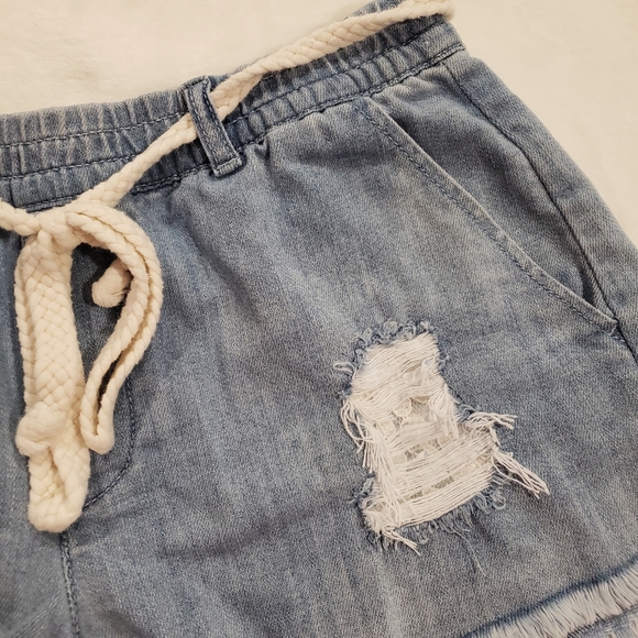 Aerie Distressed Jean Shorts With Lace Detail - Picture 3 of 4